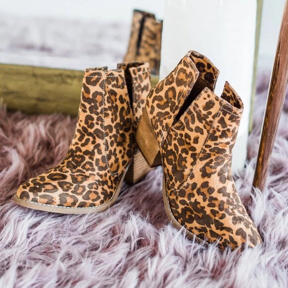 Tarim Bootie in Leopard - Picture 2 of 5